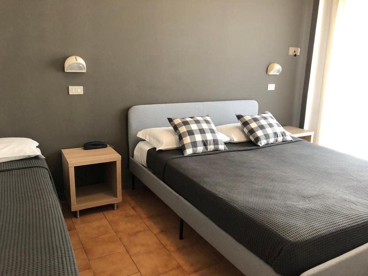 Hotel Aplo - Breakfast Experience Cervia Bagian luar foto