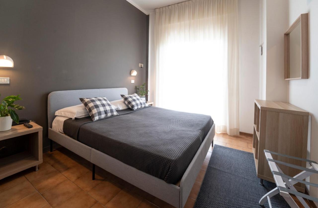 Hotel Aplo - Breakfast Experience Cervia Bagian luar foto
