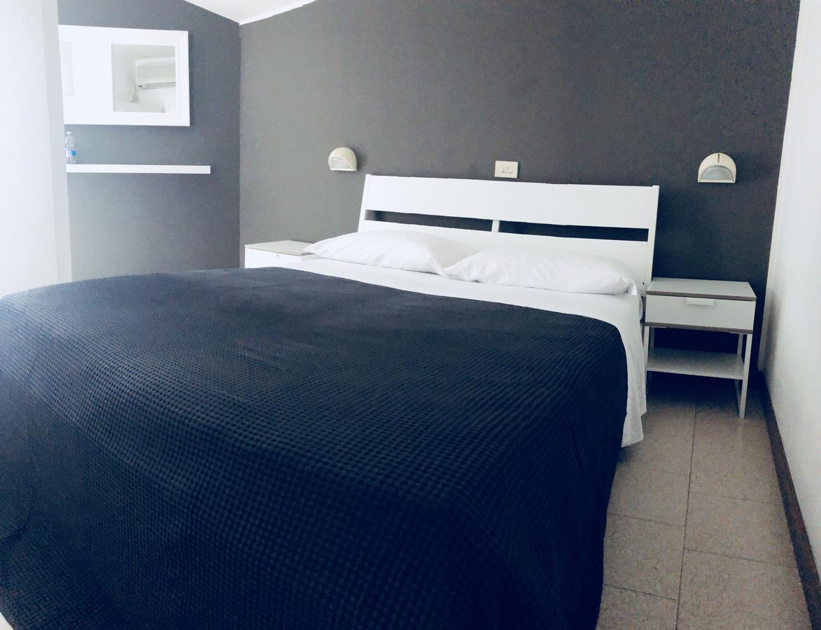 Hotel Aplo - Breakfast Experience Cervia Bagian luar foto