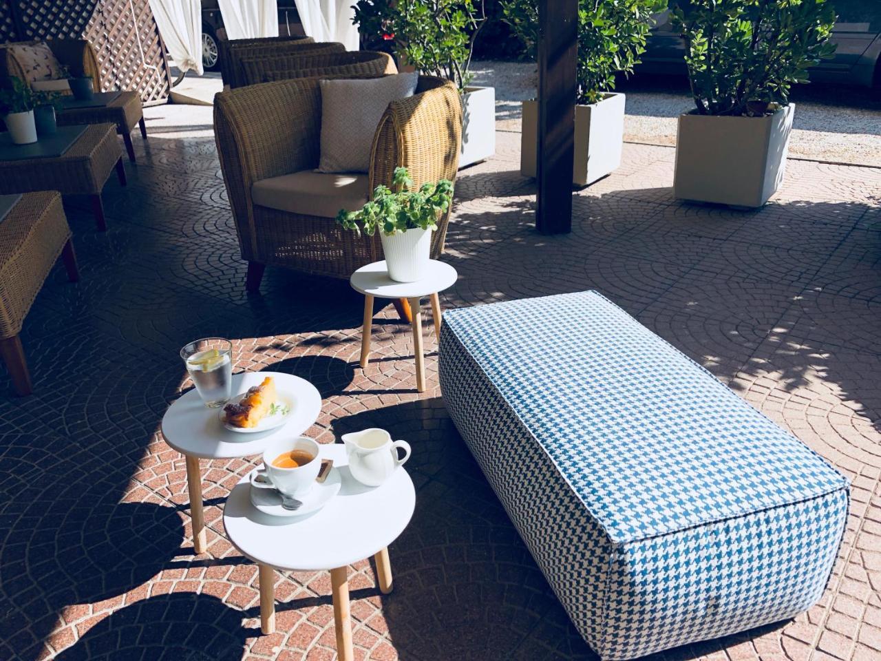 Hotel Aplo - Breakfast Experience Cervia Bagian luar foto